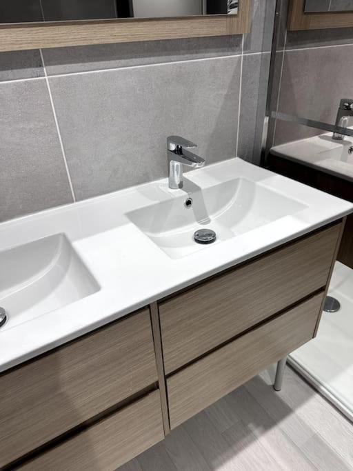 Appartement T4 En Hyper-Centre Bourgoin-Jallieu Buitenkant foto