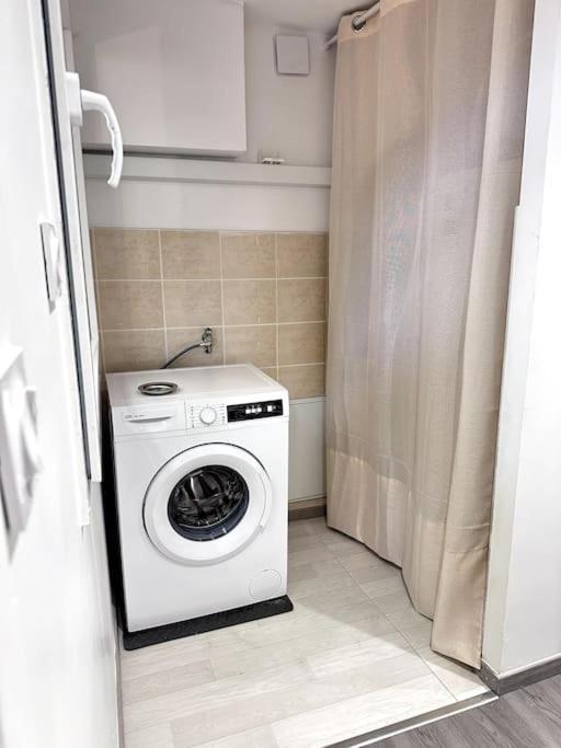 Appartement T4 En Hyper-Centre Bourgoin-Jallieu Buitenkant foto